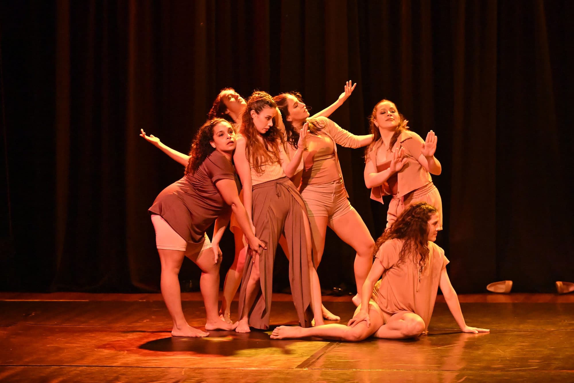The Paraguayan cast in a group tableau