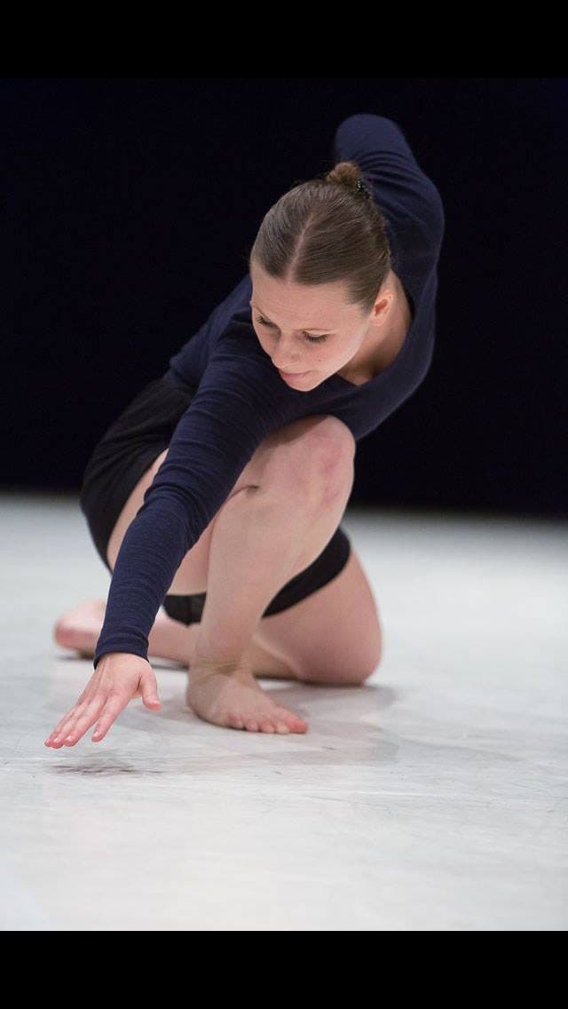 Laura crouched low, hand on the floor
